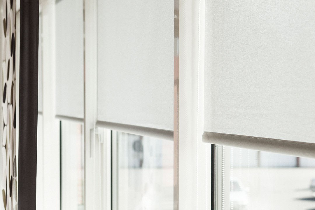 rullgardiner offentlig miljo, rullgardiner kontor, solskydd kontor, solskydd företag