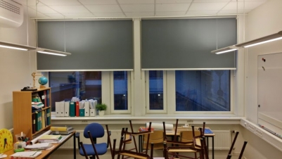 Rullgardiner med screenväv.
