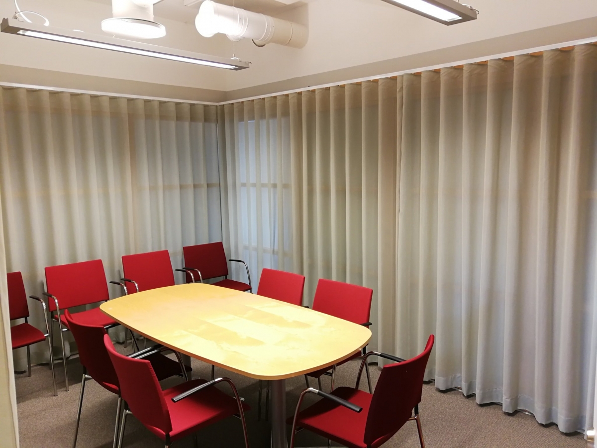 draperier mötesrum,gardiner mötesrum,gardiner grupprum,gardin klassrum,gardin skola,gardiner skola,